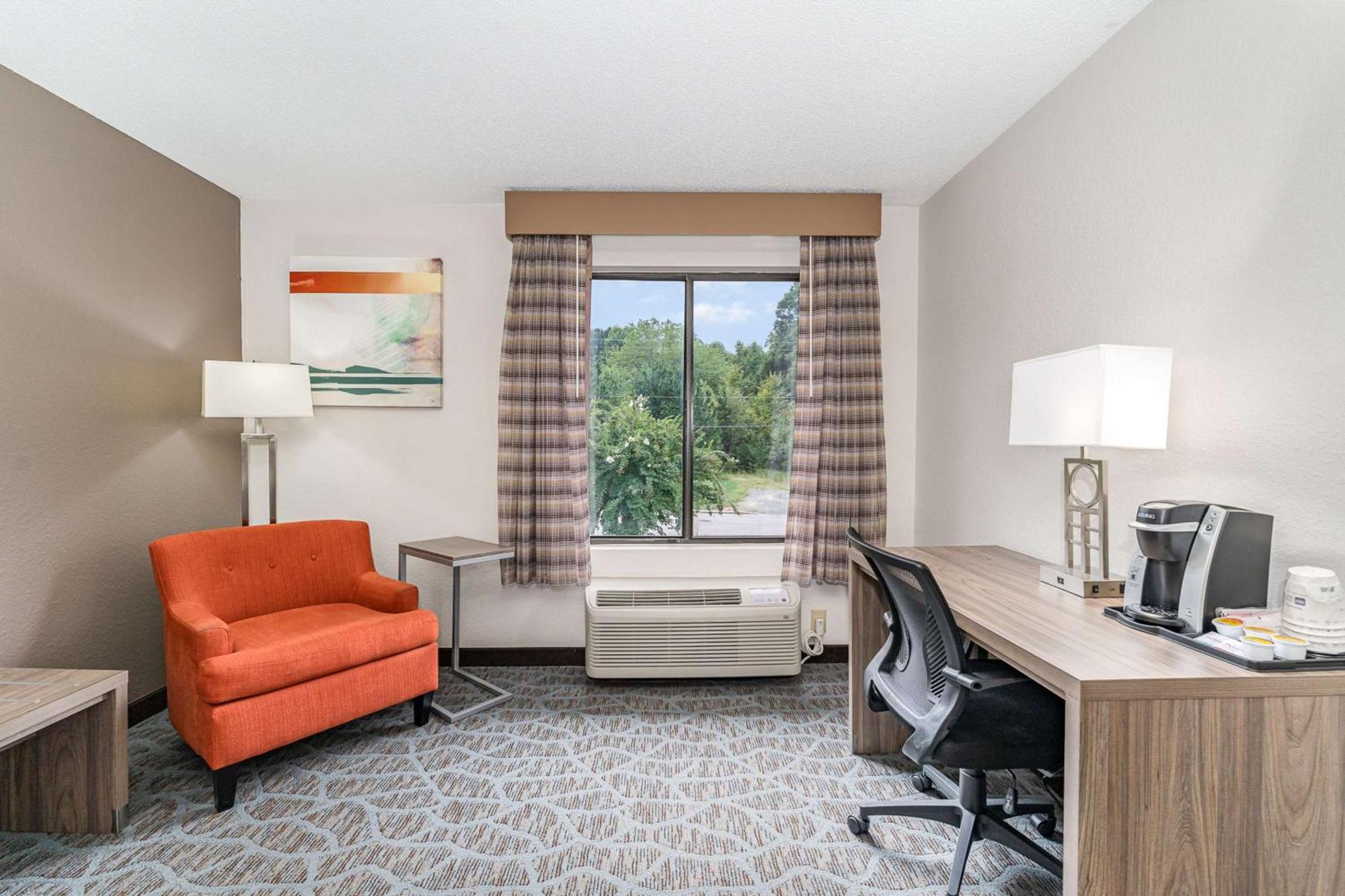 Best Western Kernersville Bagian luar foto