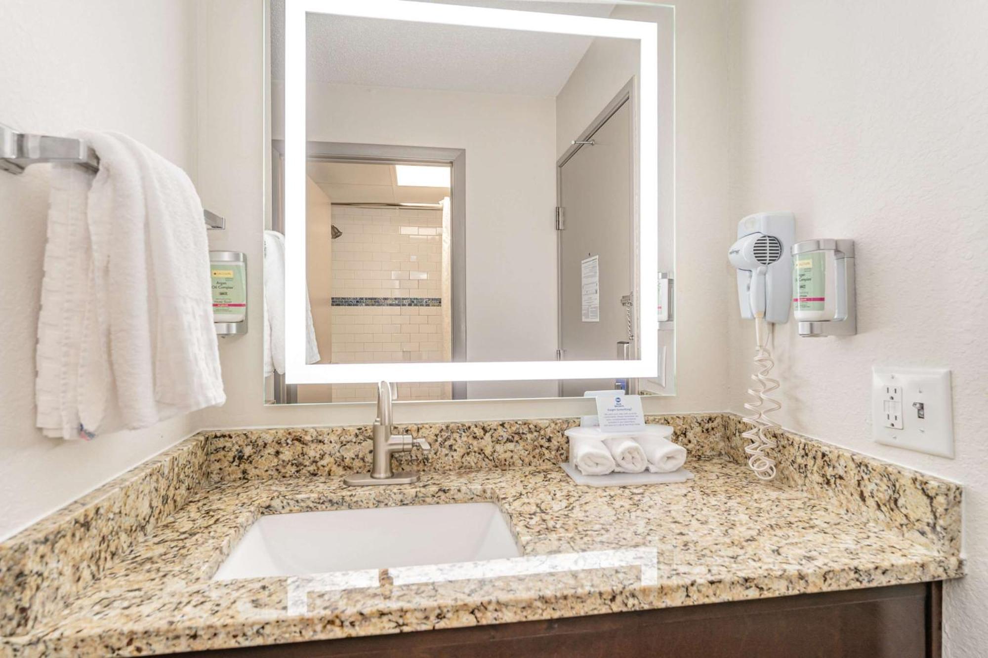 Best Western Kernersville Bagian luar foto