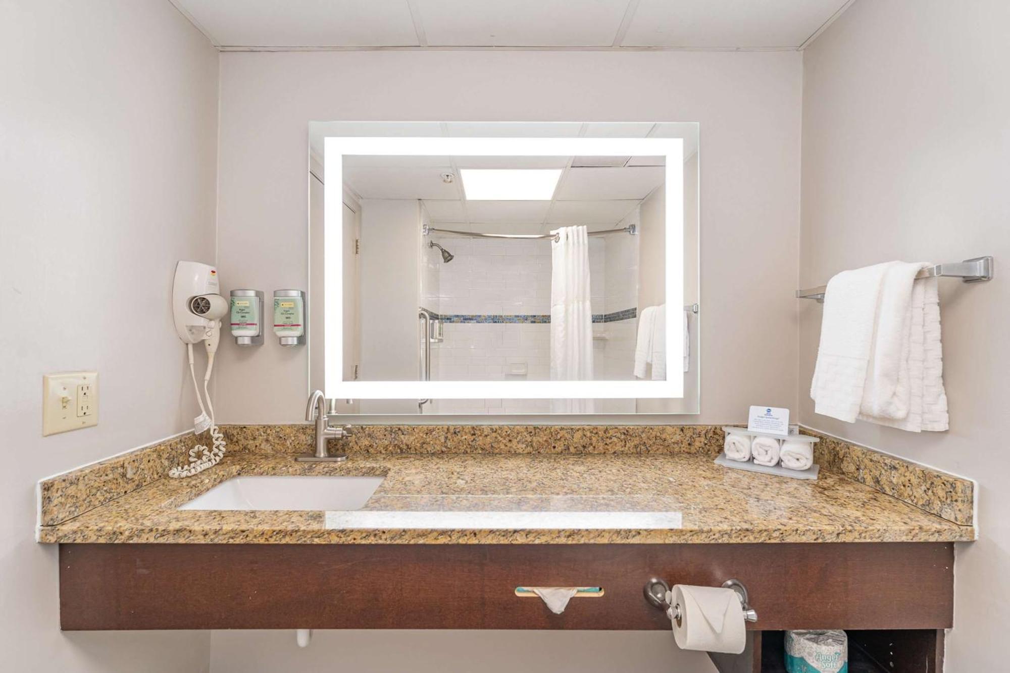 Best Western Kernersville Bagian luar foto