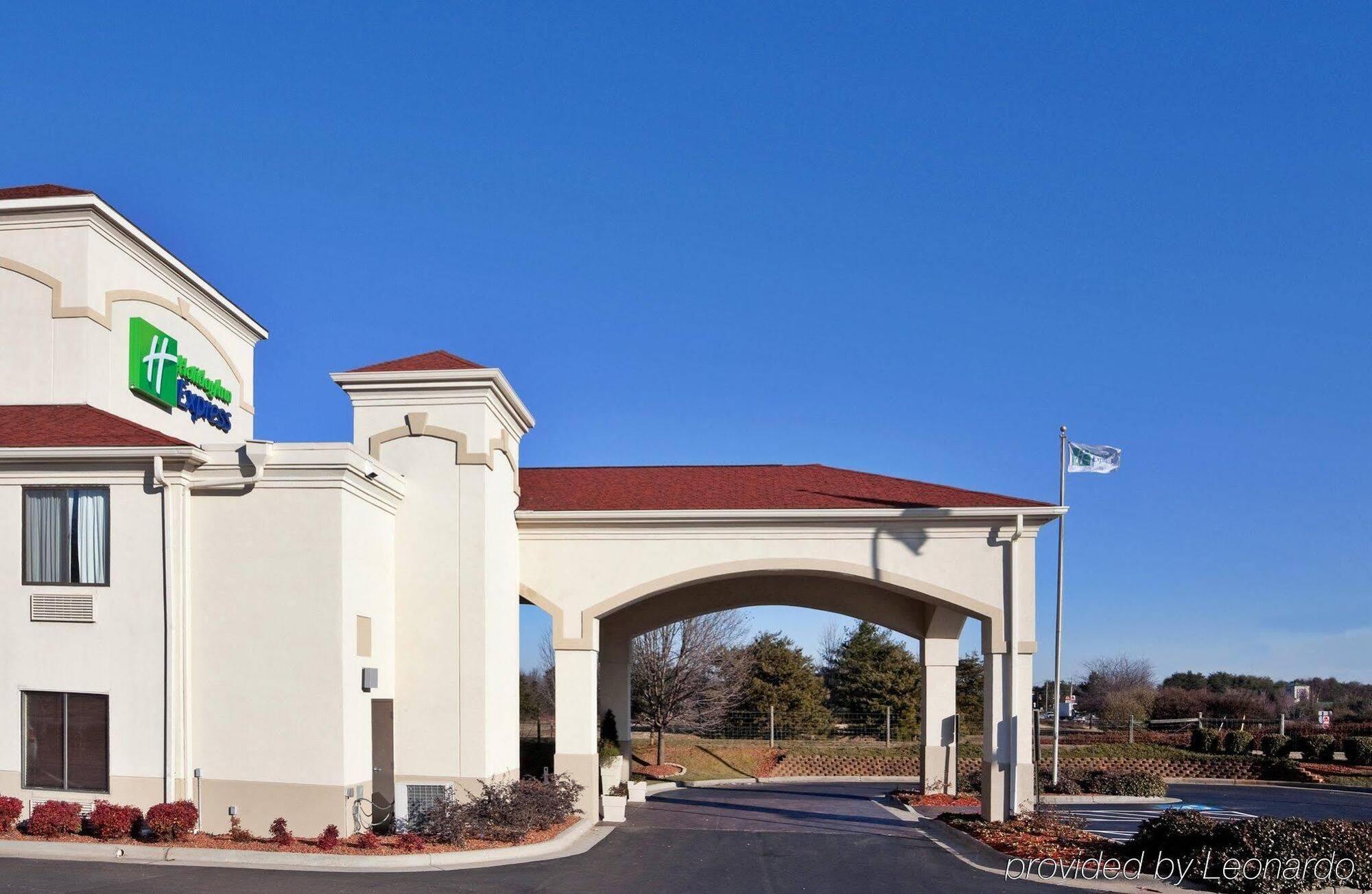 Best Western Kernersville Bagian luar foto